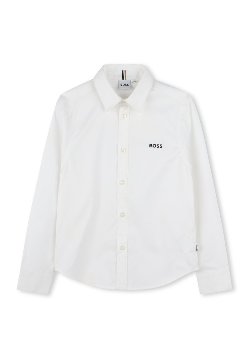 Witte lange mouw knoopsluiting shirt van katoen, met een puntige kraag en een klein zwart "BOSS" logo op de borst.