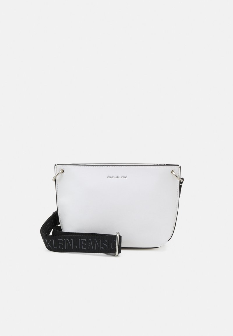 Calvin Klein Jeans TRAPEZOID SHADOW CAMERA POUCH Across body bag