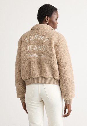 VARSITY - Bomberjacks - malted milk