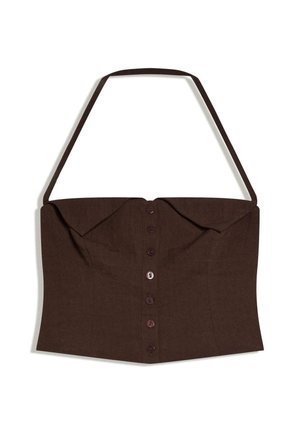 Barna rövidített halter top elülső gombokkal, strukturált mellel és széles gallér részlettel, testhezálló kialakítással.