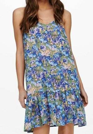 Robe d'été fleurie à coupe ample, ornée de fleurs bleues, vertes et roses sur un fond clair. Tissu texturé et détail à ourlet volanté.