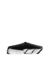 Portefeuille en cuir noir à fermeture éclair ouvert montrant plusieurs emplacements pour cartes et une poche à monnaie à l'intérieur, sur fond blanc.