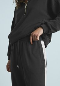 Next SIDE STRIPE JOGGERS - Träningsbyxor - black