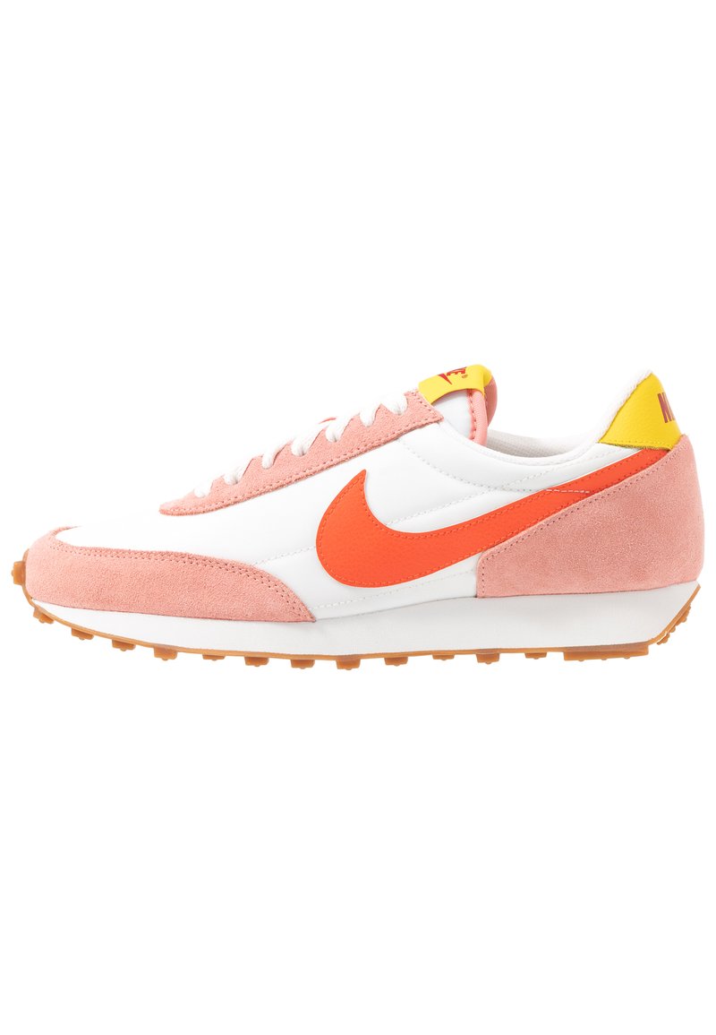 trama lavandería completar Nike Sportswear DAYBREAK - Trainers - coral stardust/team orange/summit  white/chrome yellow/med brown/gym red/light pink - Zalando.ie