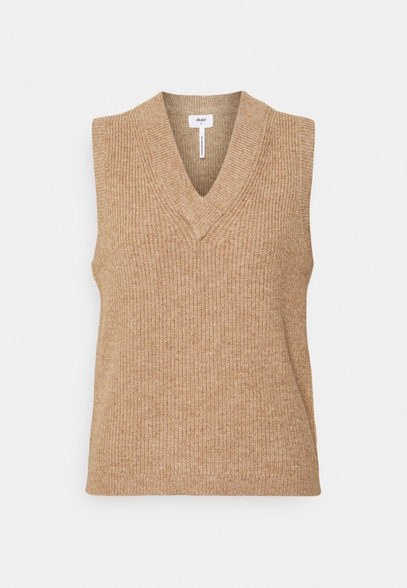 Beige bezrukávový pletený top s výstřihem do V, rybářskou strukturou a čistými okraji. Jednoduchý design, vhodný na vrstvení nebo nošení samostatně.