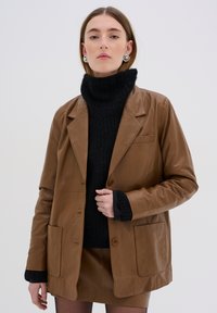 My Essential Wardrobe AKELAMW  - Kratek plašč - foxy brown