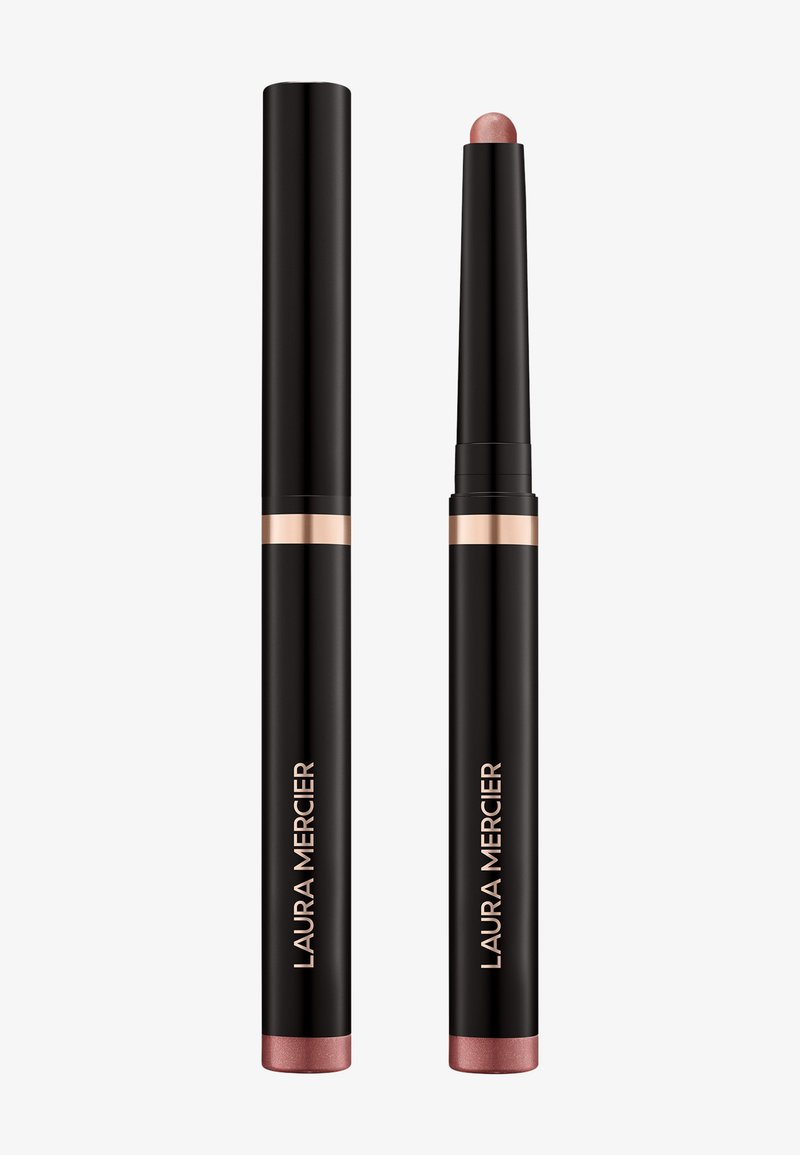Lipstick duo met een matte zwarte casing en gouden branding. Eén kant heeft een afgeronde punt, terwijl de andere kant een vlakke applicator heeft, beide in neutrale tinten.