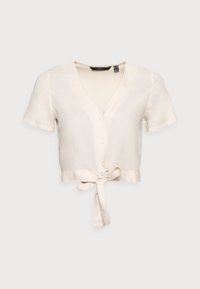 Blusa corta de manga corta en marfil con escote en V, botones frontales y un nudo en la cintura.