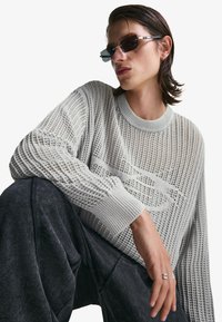 Bershka Strickpullover - grey