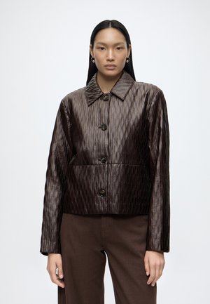 Guess, WALKER WAVE PLEATED - Chaqueta de entretiempo - dark auburn multi