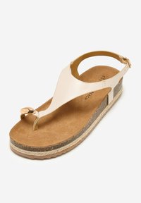 Sandal beige con toma superiore liscia, design con anello per le dita e cinturino regolabile alla caviglia. Presenta una suola intermedia in sughero e una suola esterna testurizzata.