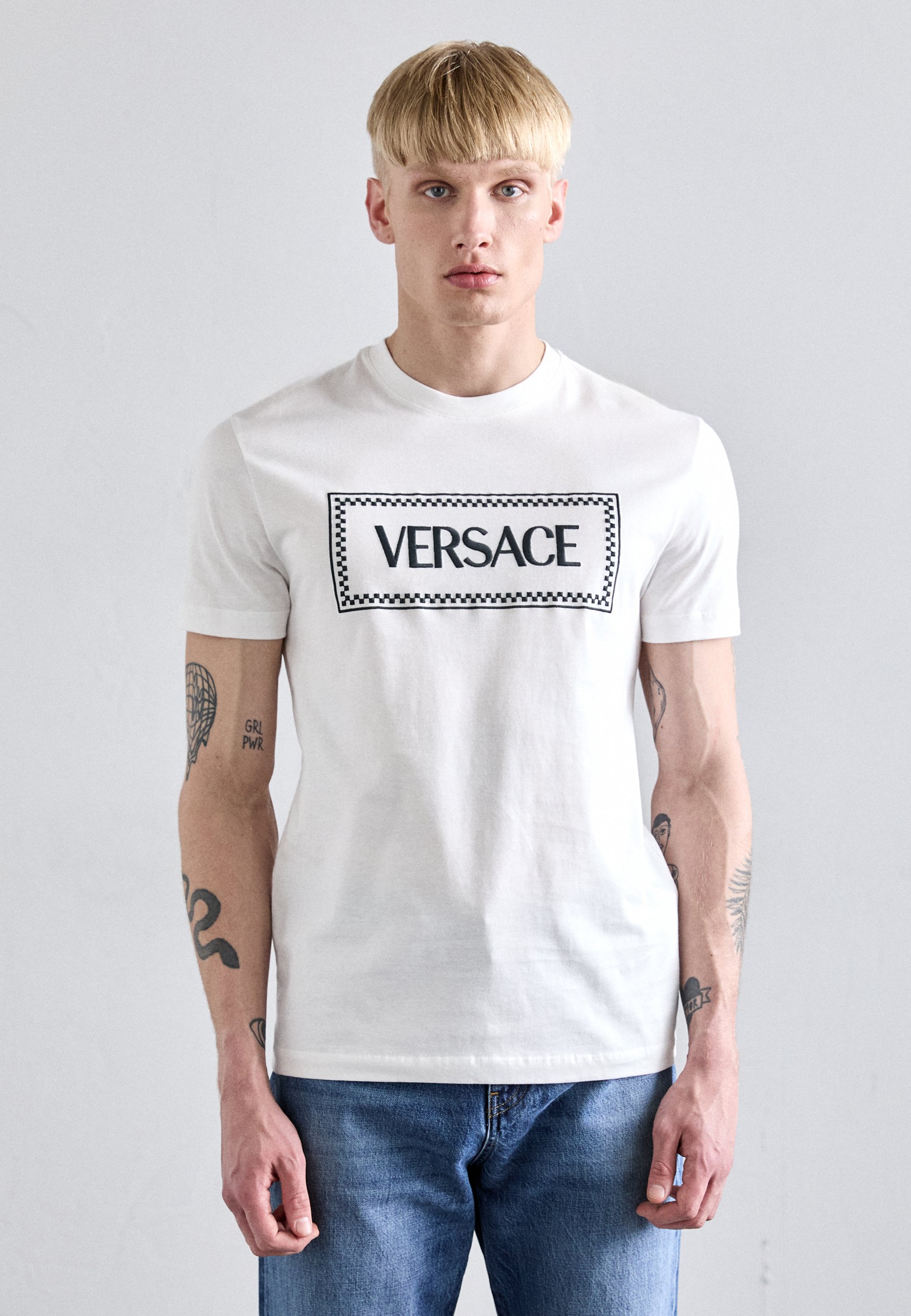【Versace】TSHIRT COMPACT LABEL LOGO◆10116941A08584 VERSACE - Women Crystal Versace Logo T-Shirt – Atelier New York