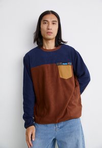 KAVU CREW WHO - Fleecová mikina - fort to sea