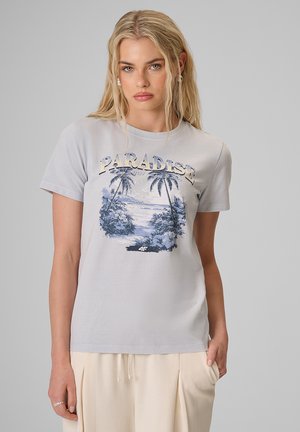 4F, 4F T-SHIRT REGULAR Z NADRUKIEM DAMSKI - T-shirt print - light blue