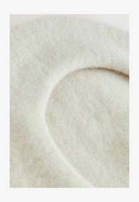 Sélectionné, cream
