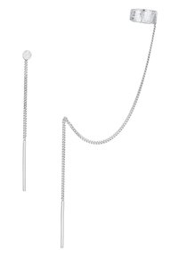 Juego de pendientes de plata que presenta un aro texturizado y una larga cadena con un charm cilíndrico. El diseño incluye una cadena de eslabones finos y acentos lisos.