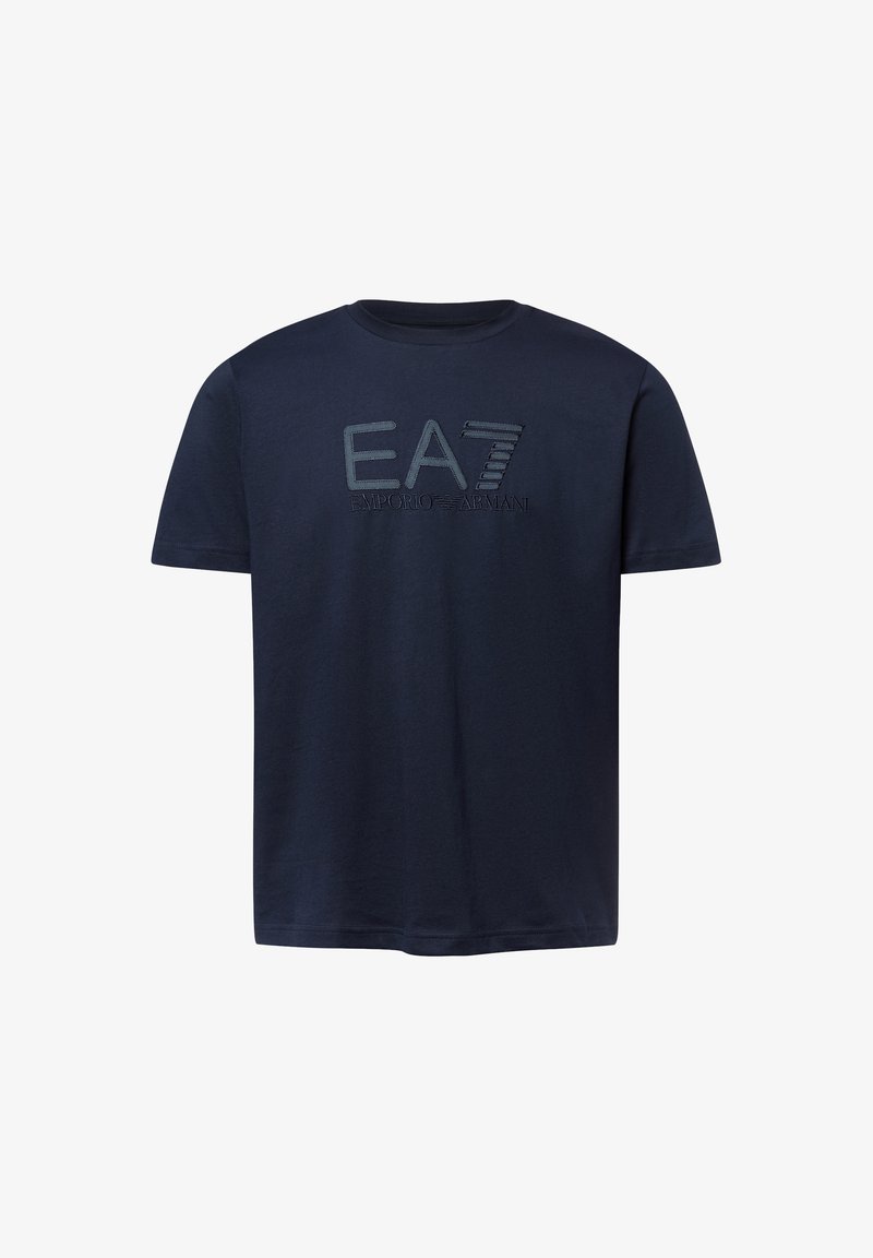 Marineblauwe katoenen T-shirt met korte mouwen, voorzien van een geborduurd "EA7 Emporio Armani" logo in een iets lichtere tint.
