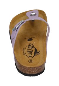 Lila Flip-Flop-Sandale mit Korksohle, Memory-Dämpfung und einer metallischen Schnalle. Verfügt über ein glattes Fußbett und strukturierte Riemen. Größe 38.