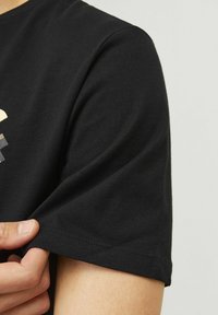 Jack & Jones LOGO RUNDHALS - Tricou cu imprimeu - black