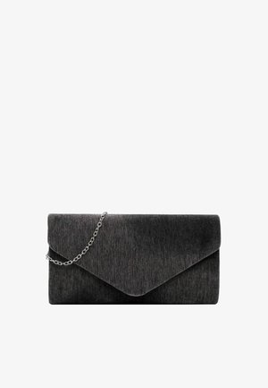 Šedá texturovaná kabelka typu clutch s designem překrývajícího se víka, stříbrným řetízkovým popruhem a elegantním, minimalistickým tvarem. Žádné viditelné hardware nebo ozdoby.