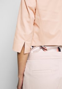 comma Blazer - light pink