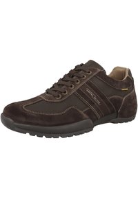 Braune Wildleder-Sneaker mit dunklen Akzenten, runden Schnürsenkeln, subtilen Steppdetails und einer strukturierten Gummisohle für guten Halt.