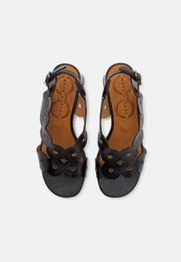 Chie Mihara LEIDE - Páskové sandály  - sucre black/jeep black