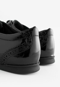 Next BROGUE SCHOOL - Zapatos de vestir - black patent