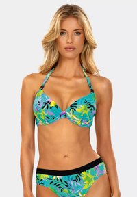Zestaw bikini z turkusowym kwiatowym wzorem, z formowanymi miseczkami, paskami na szyję oraz czarnymi akcentami na dolnej części.