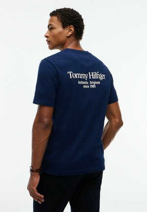 Tommy Hilfiger, - T-shirt z nadrukiem