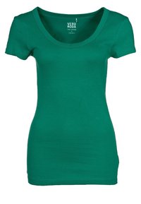 T-shirt verde a maniche corte realizzato in 100% cotone, con scollo rotondo e design fitted. Texture liscia senza motivi visibili.