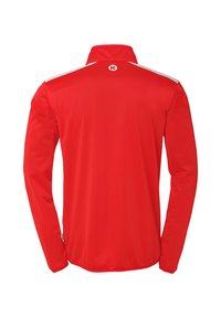 Rød langærmet jakke med høj krave, kontrasterende hvide detaljer på skuldrene og et cirkulært logo i nakken. Glat tekstur.