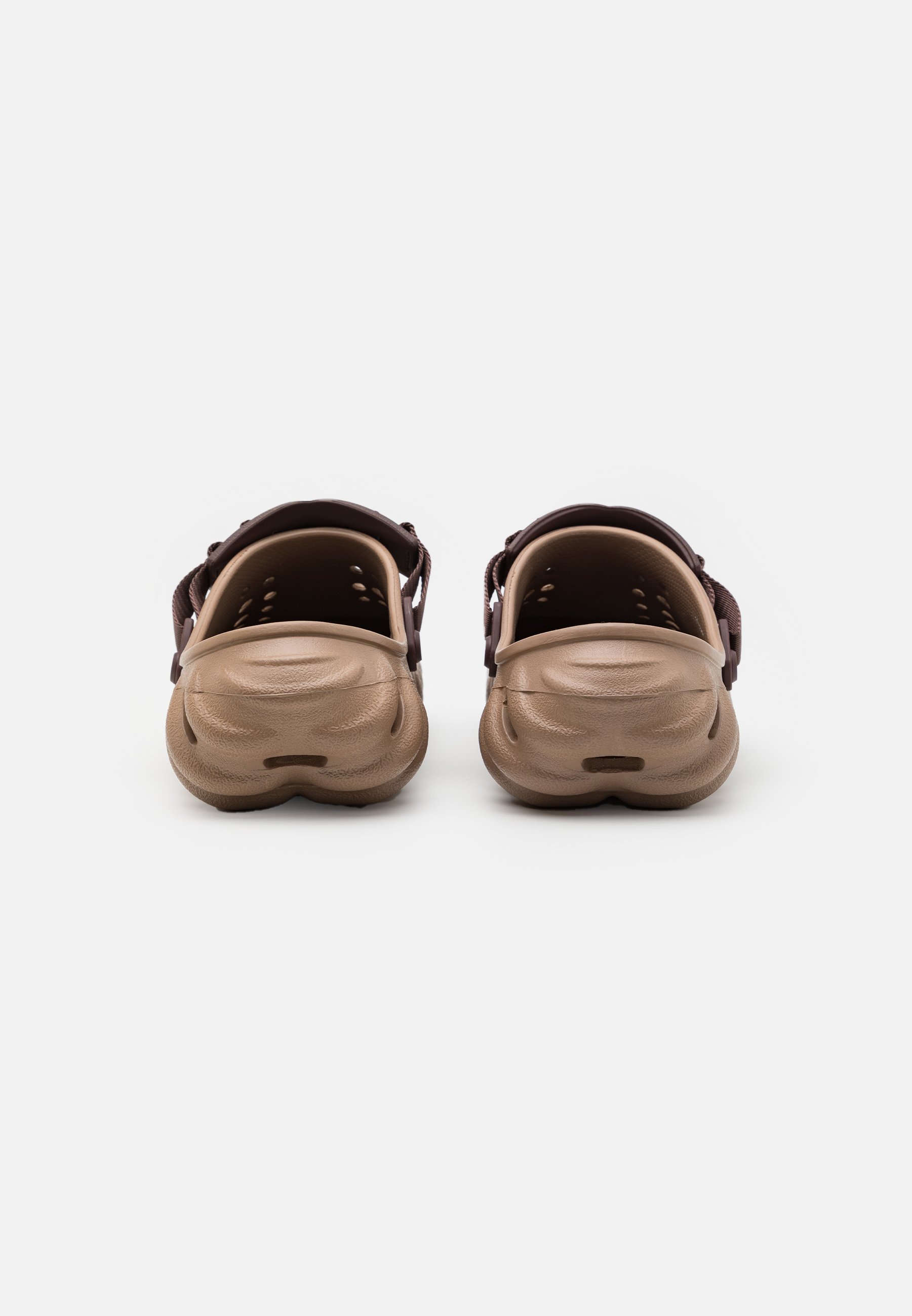 Crocs ECHO - Papuci - latte/maro - Zalando.ro