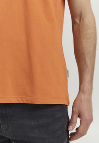 Blend BHTee - T-shirts med print - apricot orange