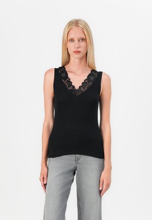 Top sin mangas negro con un escote en V profundo que presenta un ribete de encaje floral. Tela suave y ligera; la silueta ajustada realza la forma del cuerpo.