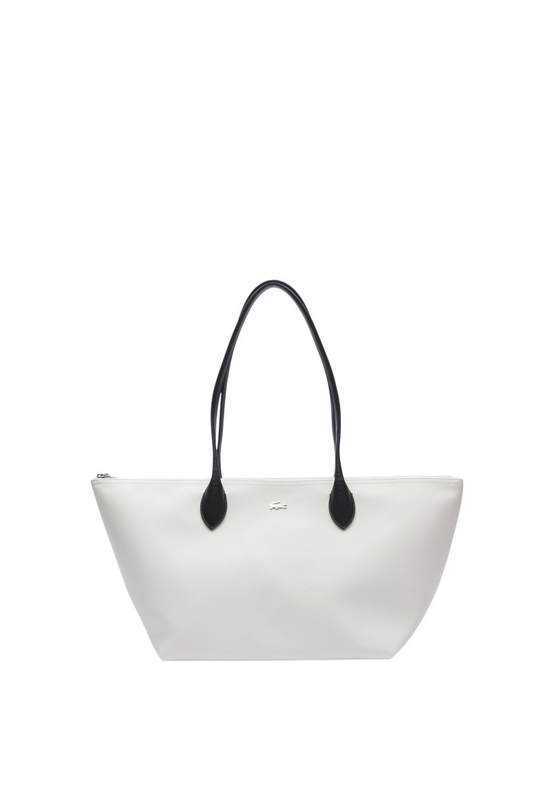 Witte tas met zwarte handvatten en accenten, gemaakt van glad materiaal. Beschikt over een ritsafsluiting en subtiele logodetail aan de voorkant.