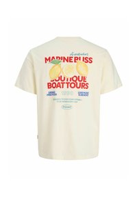 Κρεμ χρώματος μπλουζάκι με το κείμενο "Marine Bliss Boutique Boat Tours 1990" και εικονογραφήσεις λεμονιών στην πίσω πλευρά.