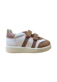 Sneaker bianco per bambini con punta e tallone in suede marrone, due strap in velcro marroni e suola beige texturizzata, mostrato in profilo laterale.