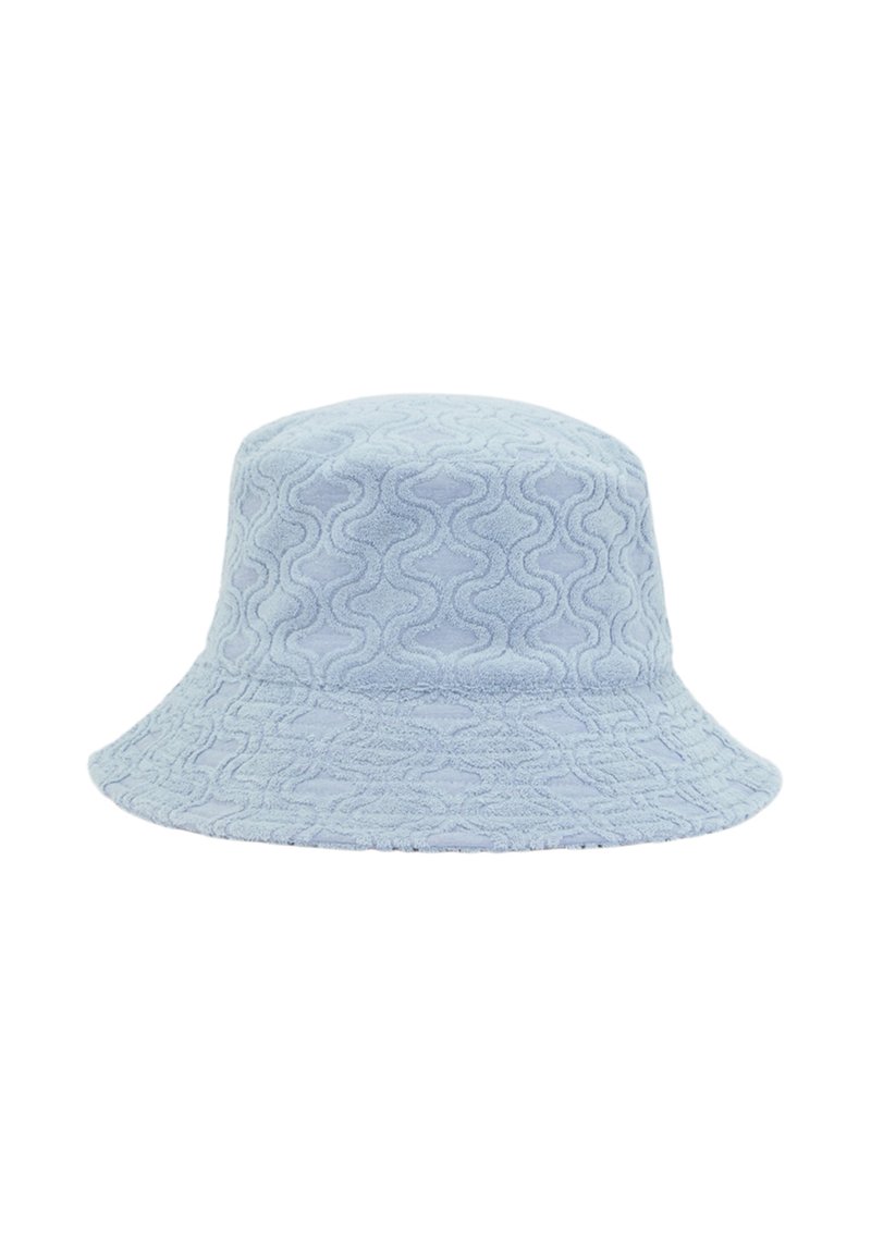 Ljusblå bucket-hatt gjord av texturerad tyg med ett vågmönster, med en bred brätte och rund krona.