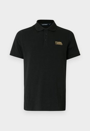 Svart poloshirt laget av bomull med klassisk krage, tre knapper og gyllent "KARL LAGERFELD"-logo på venstre bryst. Korte ermer.