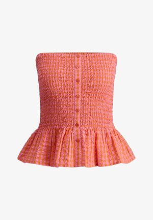 Haut peplum en vichy rose avec corsage smocké et fermeture à boutons sur le devant, présentant un tissu texturé et un ourlet évasé.
