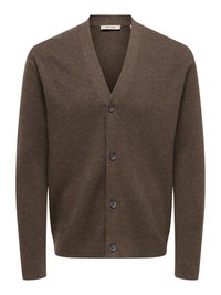 Cardigan en maille marron avec un col en V, des manches longues et six boutons foncés à l'avant. Tissu texturé avec une finition lisse.