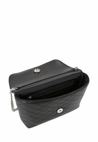 Borsa a tracolla in pelle trapuntata nera con una catena argentata, dotata di chiusura a scatto e molteplici scomparti interni per l'organizzazione.