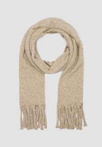 Beige sjaal van zachte stof, met een textuur gebreid patroon. De uiteinden zijn versierd met lange, franje-tassels.