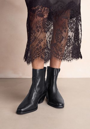 Next, STANDARD WIDE FIT-FOREVER COMFORT BLOCK HEEL - Cowboy- / bikerstøvlette - mottled black