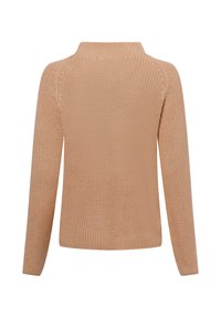 Beige gebreide trui met lange mouwen, hoge kraag en textuur ribbel structuur. Eenvoudig ontwerp met een relaxte pasvorm en geen zichtbare hardware.