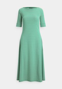 Zöld-fehér vízszintes csíkos midi ruha könyökig érő ujjakkal és deréknál fazonra szabva, egyszínű háttér előtt.