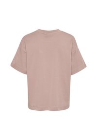 Lyhese varrukaga, ümarate kaelaaukudega T-särk pehmest roosast kangast. Lõdva lõikega, langenud õlgadega ja sirge äärisega. Minimalistlik disain.