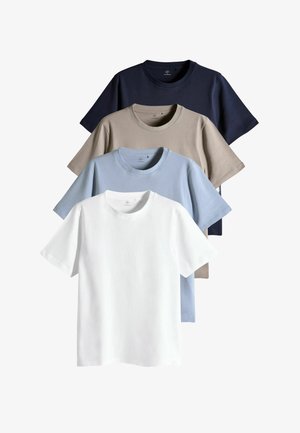Cuatro camisetas en una disposición apilada: marino, beige, azul claro y blanca. Tejido de algodón, cuello redondo, mangas cortas, textura suave.