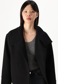 Gina Tricot SHORT JACKET - Casaco leve - black